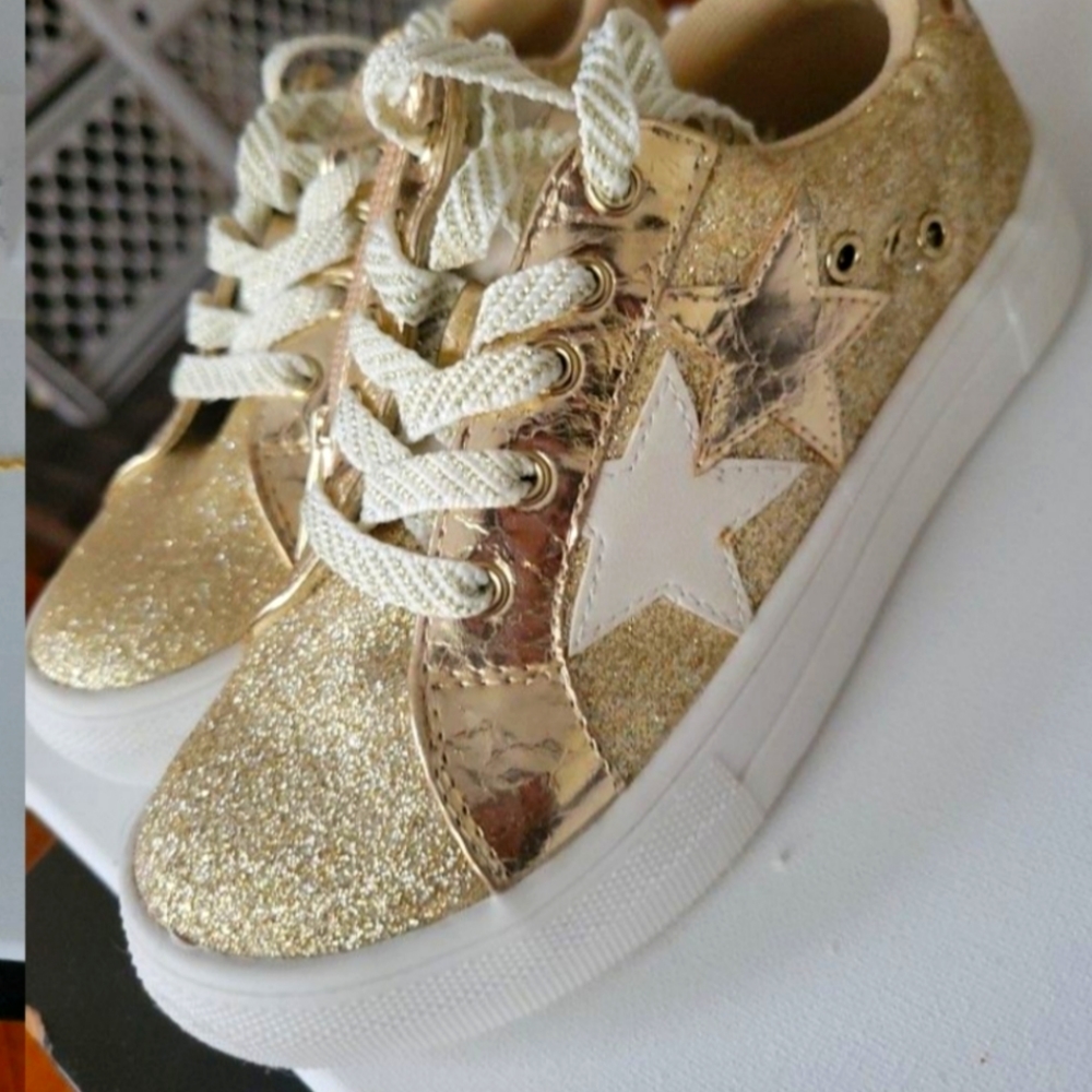 Kidpik white and gold star shimmer shoes